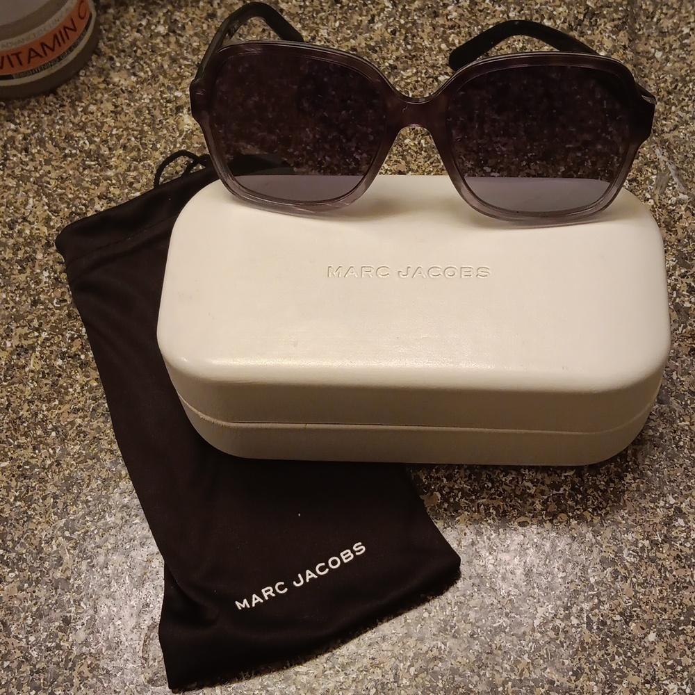 Like New Marc Jacobs Ladies Sunglasses